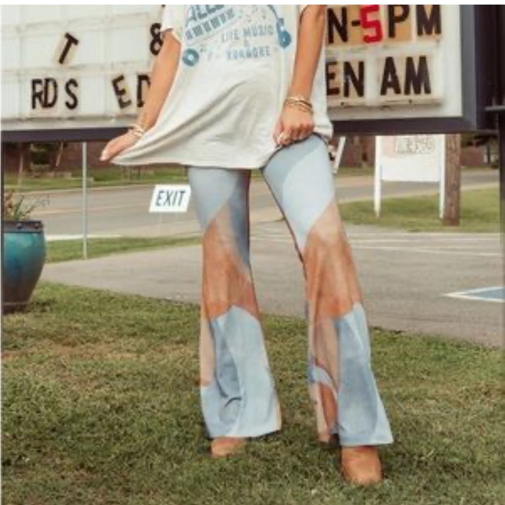 Show Me Your Mumu Maren Bells Flare Pants Tan & Blue Print XL – New With Tags - Picture 11 of 11